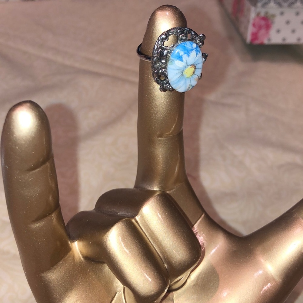 Vintage look daisy ring.